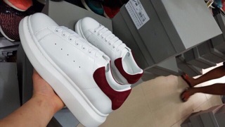 Giày Sneaker trắng gót đỏ - có sẵn