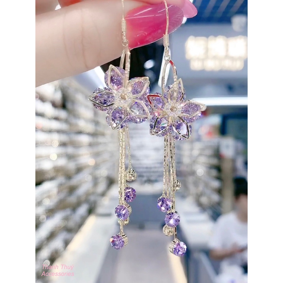 Bông tai nữ bông hoa pha lê có 4 màu tím, xanh dương, hồng, trắng, do Hàn Quốc thiết kế