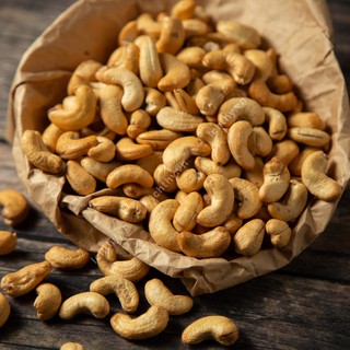 Hạt Điều Rang Muối 500g Bóc Vỏ Giri W320
