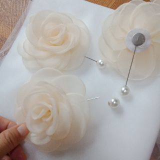 Hoa voan mỹ cài áo