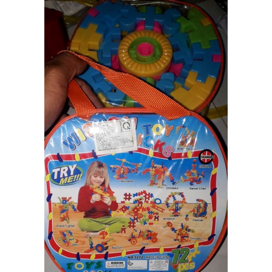 Một giỏ lắp ráp khối đa năng có 72 chi tiết bằng nhựa rất đẹp