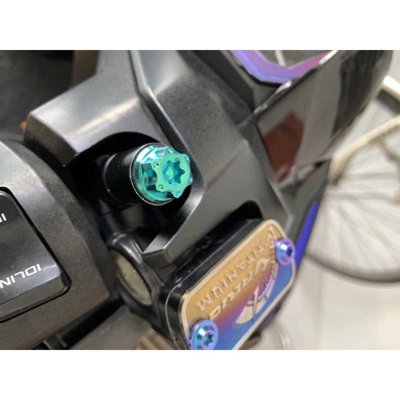 Ốc chân gương Gr5 titan gắn cho mọi loại xe honda chân thuận