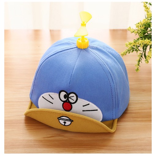 Mũ / Nón lưỡi chai hình Doremon có gắn chong chóng đáng yêu cho bé....