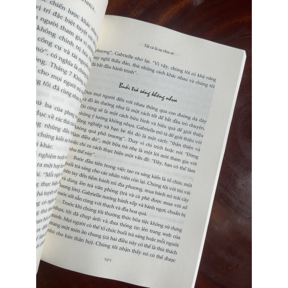 Sách - Không sử dụng nhựa Câu chuyện đầy cảm hứng về một chiến dịch môi trường toàn cầu - NXB Chính trị Quốc gia Sự Thật