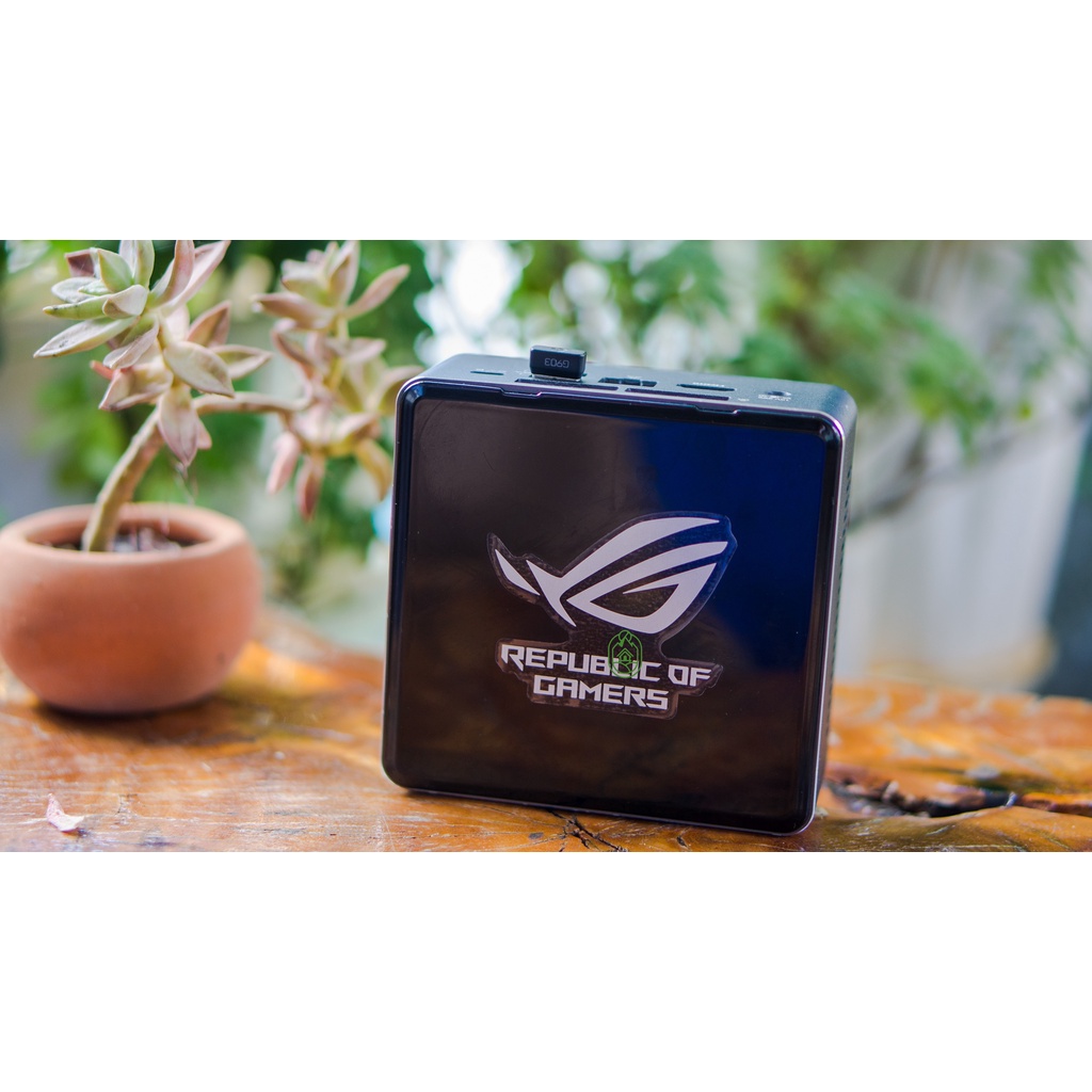 Case máy tính để bàn Intel NUC7i3BNH