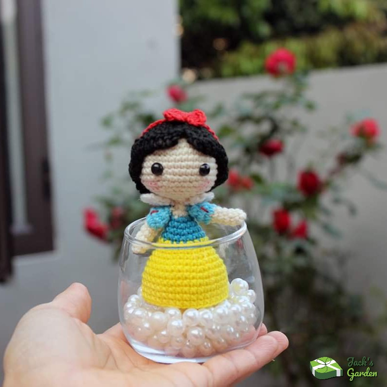 Móc khóa Công Chúa bằng len handmade