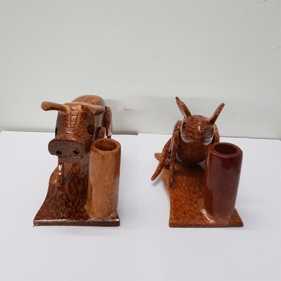 Cắm bút gỗ dừa ( 12 con giáp)