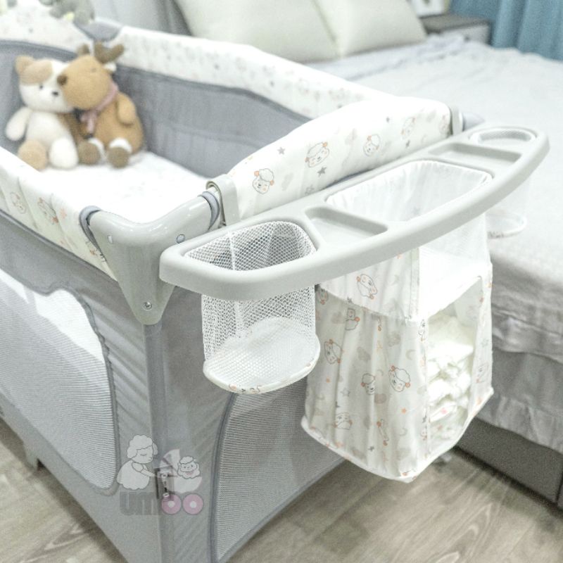 Nôi đưa điện Umoo 13166, Nôi cũi Umoo đa năng UM-08108 hạ thành kèm màn, treo nôi, có bánh xe hàng chính hãng