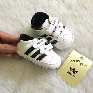 Combo hai đôi giầy thể thao cho bé