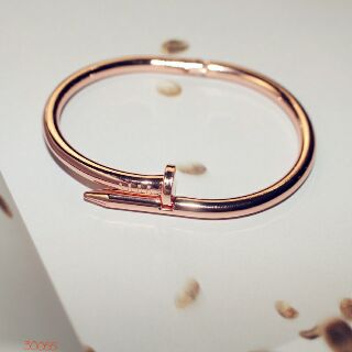 SẢ KHO vòng tay đinh tán