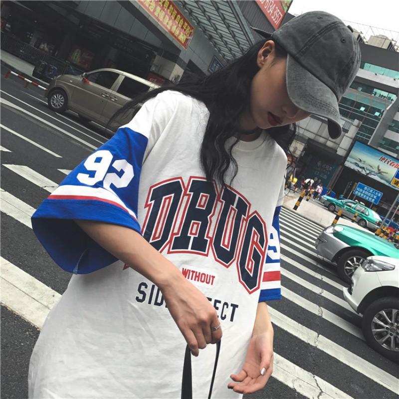 Áo thun dáng rộng ngắn tay in chữ thời trang cho nữ