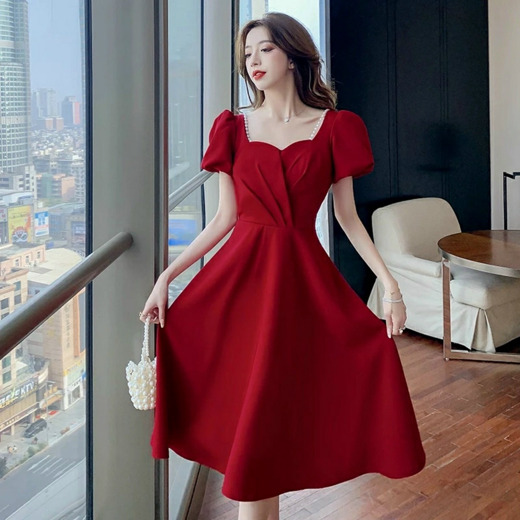 đầm xòe dáng dài tay phồng cổ tim, xếp ly thích hợp cho các buổi tiệc