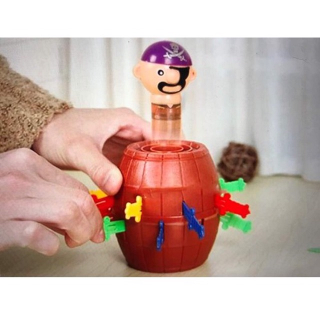 Hải tặc loại 16cm 16 kiếm