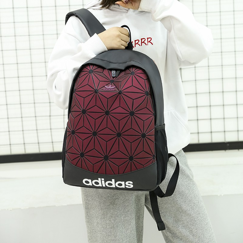 Ba lô phản quang 3D Trefoil thiết kế đẹp mắt và sang chảnh with 2 side pockets