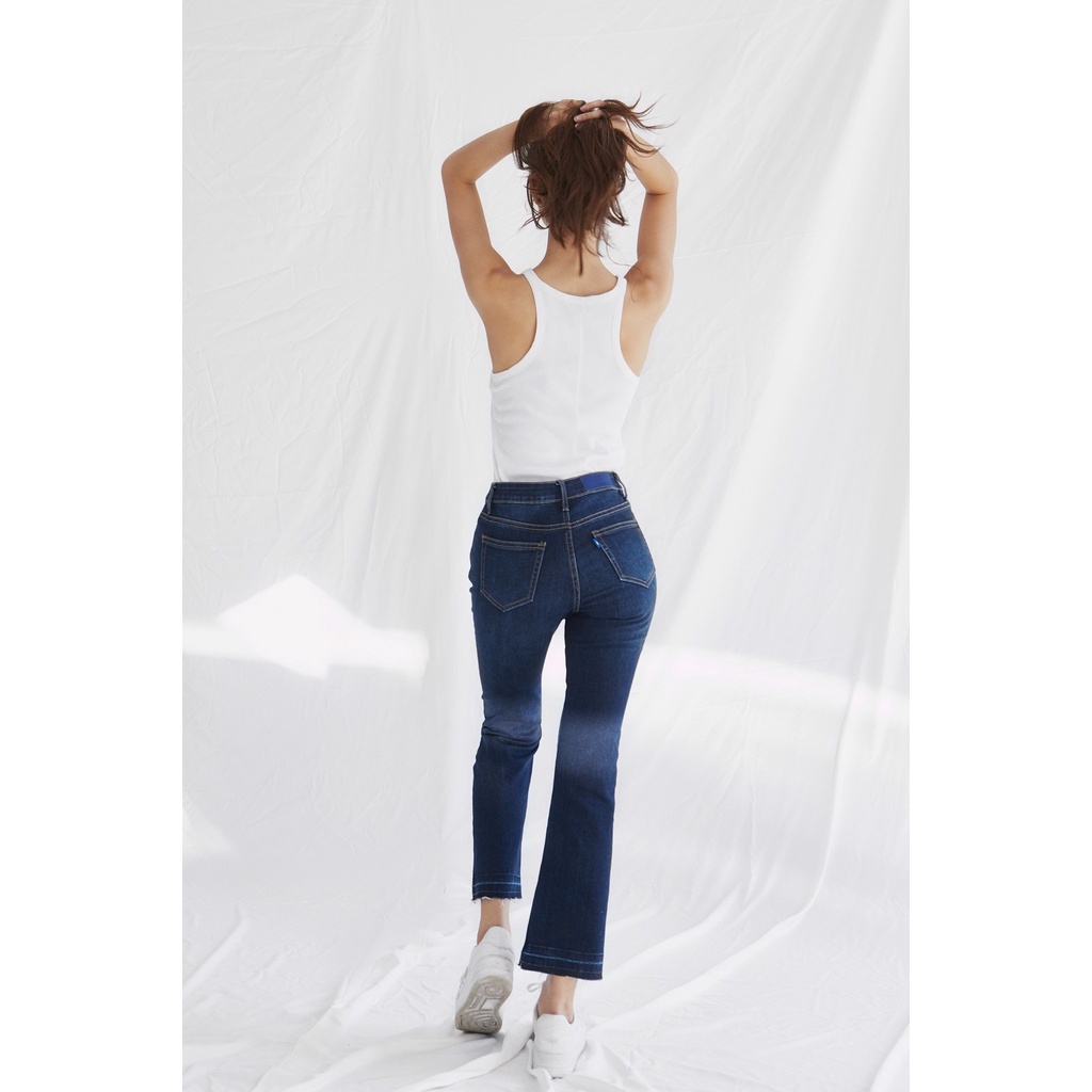 TheBlueTshirt - Quần Jeans Ống Loe Nữ Màu Xanh Đậm - Power Flare Jeans Dark Blue Wash