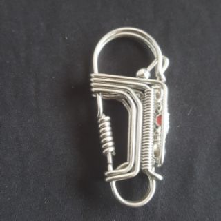 Móc khóa uốn thủ công