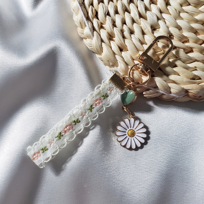 Móc Khóa Handmade Phối Charm Vintage Treo Túi Ví