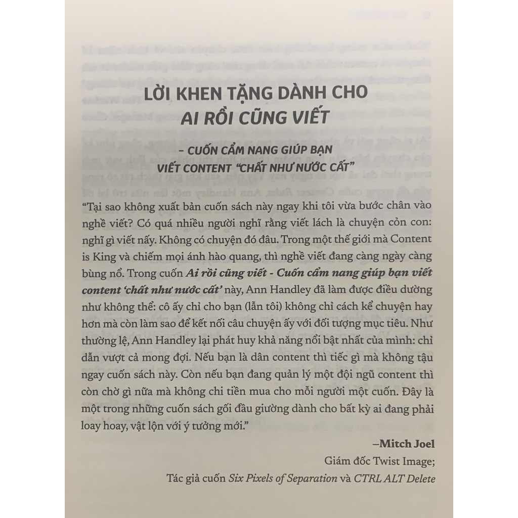 Sách - Ai Rồi Cũng Sẽ Viết ( Cuốn Cẩm Nang Giúp Bạn Viết Content &quot; Chất Như Nước Cất &quot; )