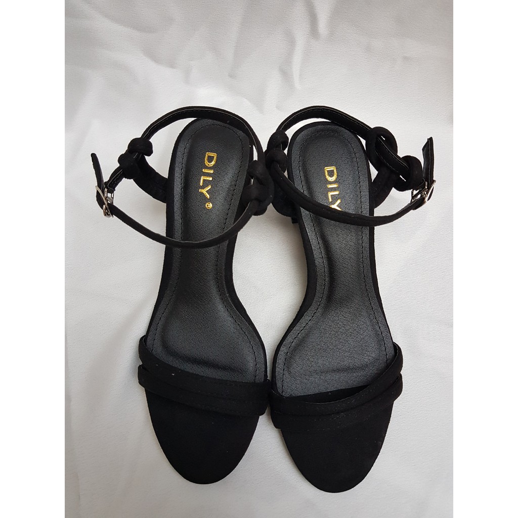 (Ảnh thật) Giày sandal nữ đẹp gót vuông 6cm màu đen chất nhung quai xoắn Dily chính hãng