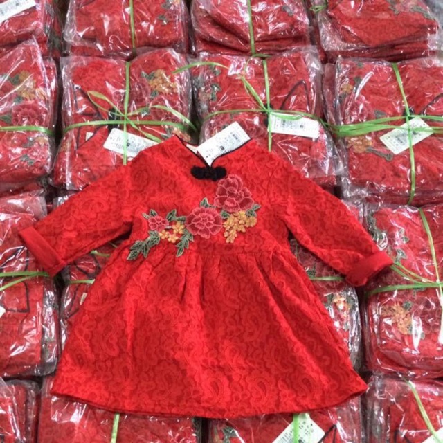 Váy đỏ diện tết