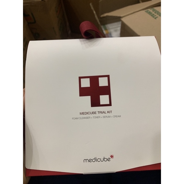 Mini Red Line Kit dành cho da bị mụn medicube