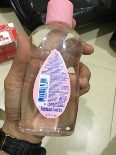 Dầu mát-xa và dưỡng ẩm Johnson cho bé