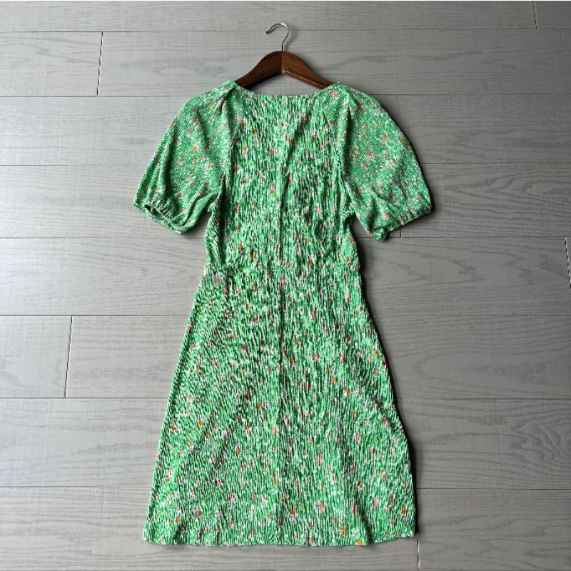 Váy ngắn hoa nhí xanh lục MNG