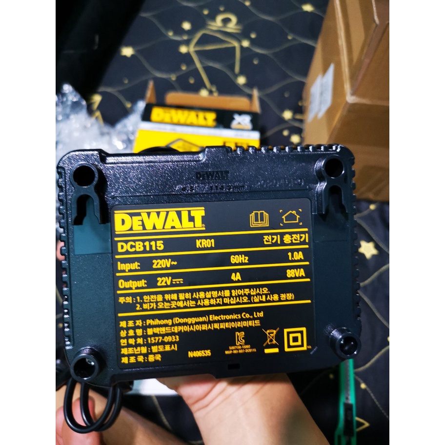 Đế sạc pin Dewalt DCB115-KR 10.8V-18V, Sạc 18V Dewalt DCB115