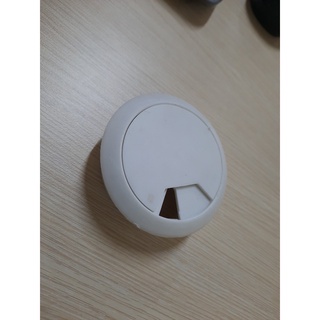 Nắp luồn dây điện bàn làm việc