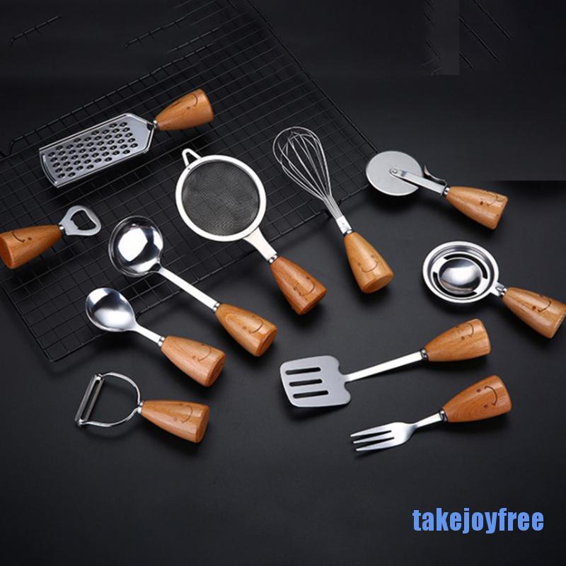 Nĩa ăn trái cây cán gỗ in hình mặt cười dễ thương 0527