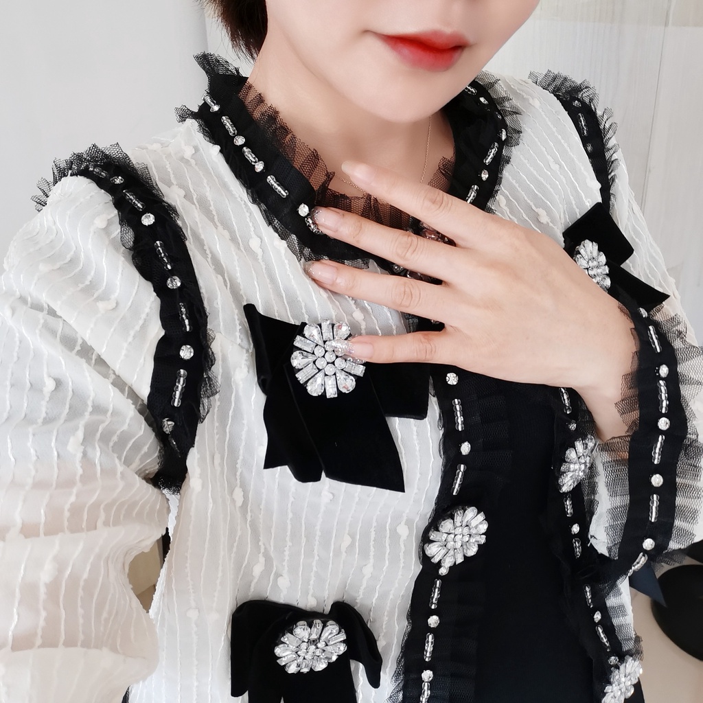 Áo khoác ngắn mỏng đính nơ đá sang chảnh tiểu thư