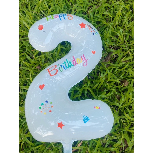 Tấm decan chữ happy birthday dán lên bóng số sinh nhật