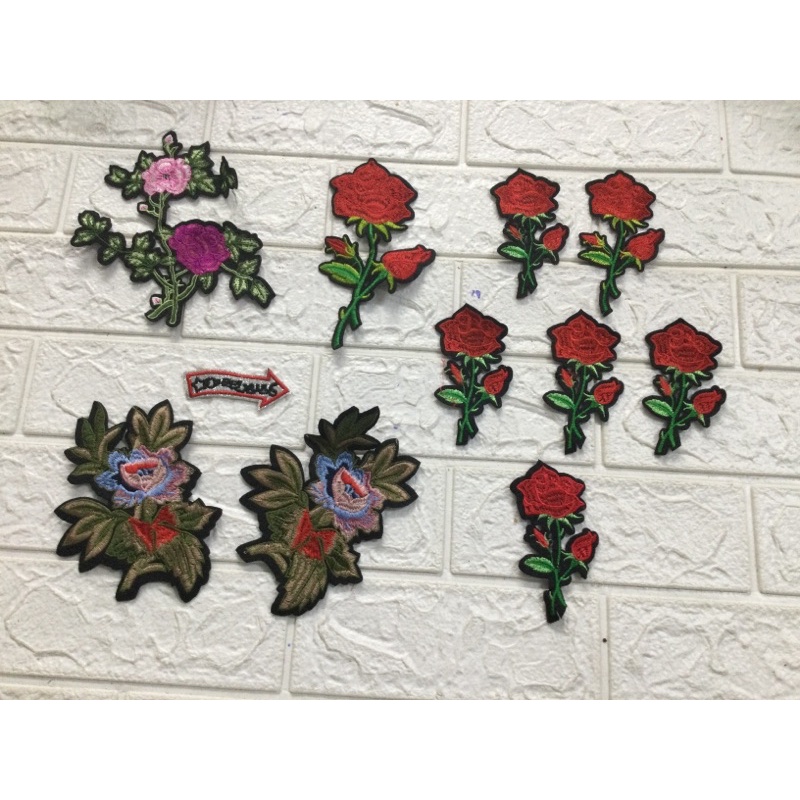 Hoa thêu nhỏ  dùng để trang trí .