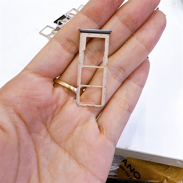 Khay sim Vivo V19