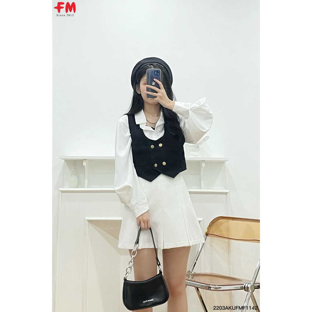 Áo ghile nữ croptop phối nút fmstyle, áo khoác croptop nữ phong cách Hàn Quốc | Fmstyle Shop 220311427