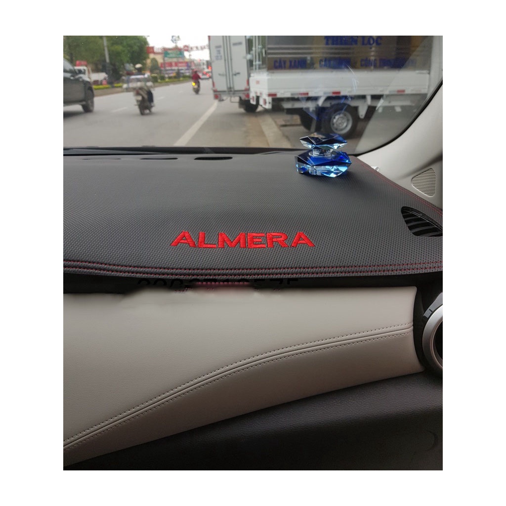 Thảm taplo da carbon xe Nissan Almera 2021 - 2022 -2023 màu đen cao cấp đế có Chống Trượt