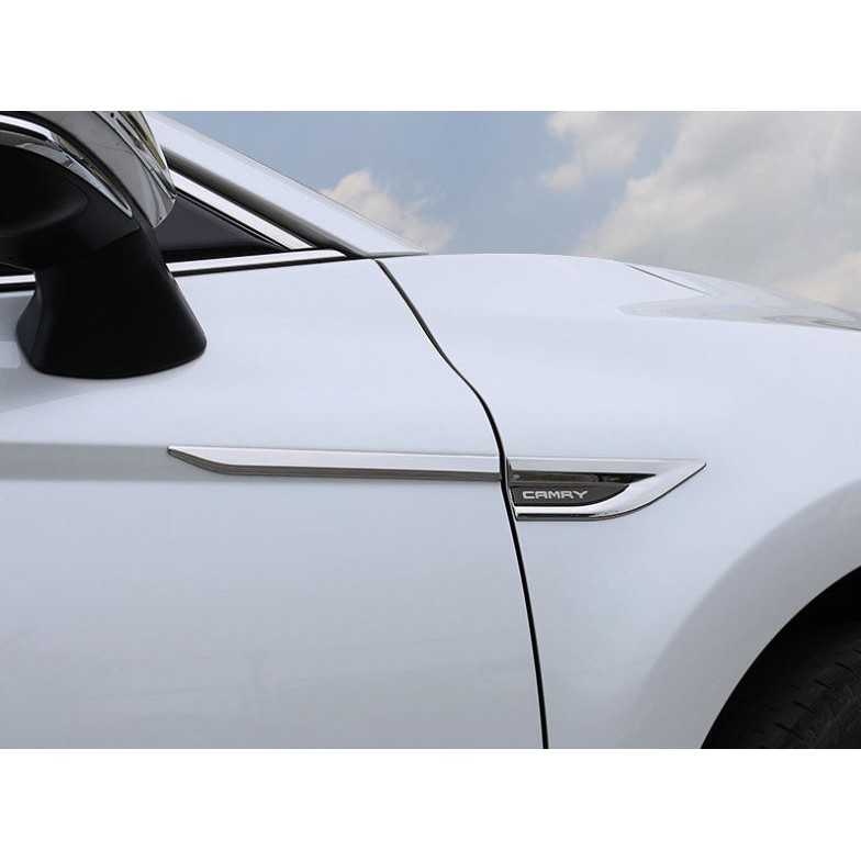 Ốp mang cá hông xe logo Camry