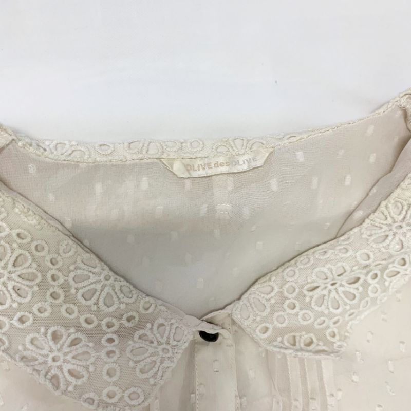 Áo sơ mi cổ sen màu trắng ngà ngắn tay vintage