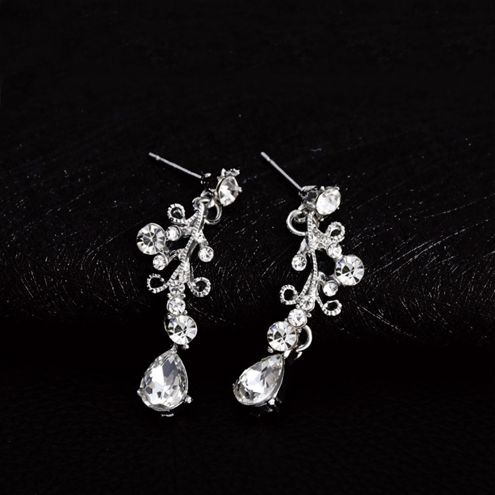 Bộ trang sức gồm dây chuyền/ bông tai mạ bạc mặt đính đá pha lê trắng hình giọt nước
