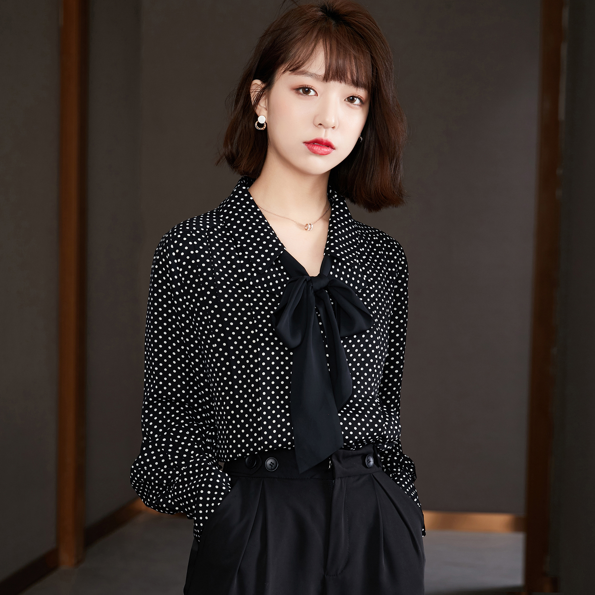 Year 2021 small spring temperament Veel Shuiyubo Dots Women's long-sleeved bow tie shirt