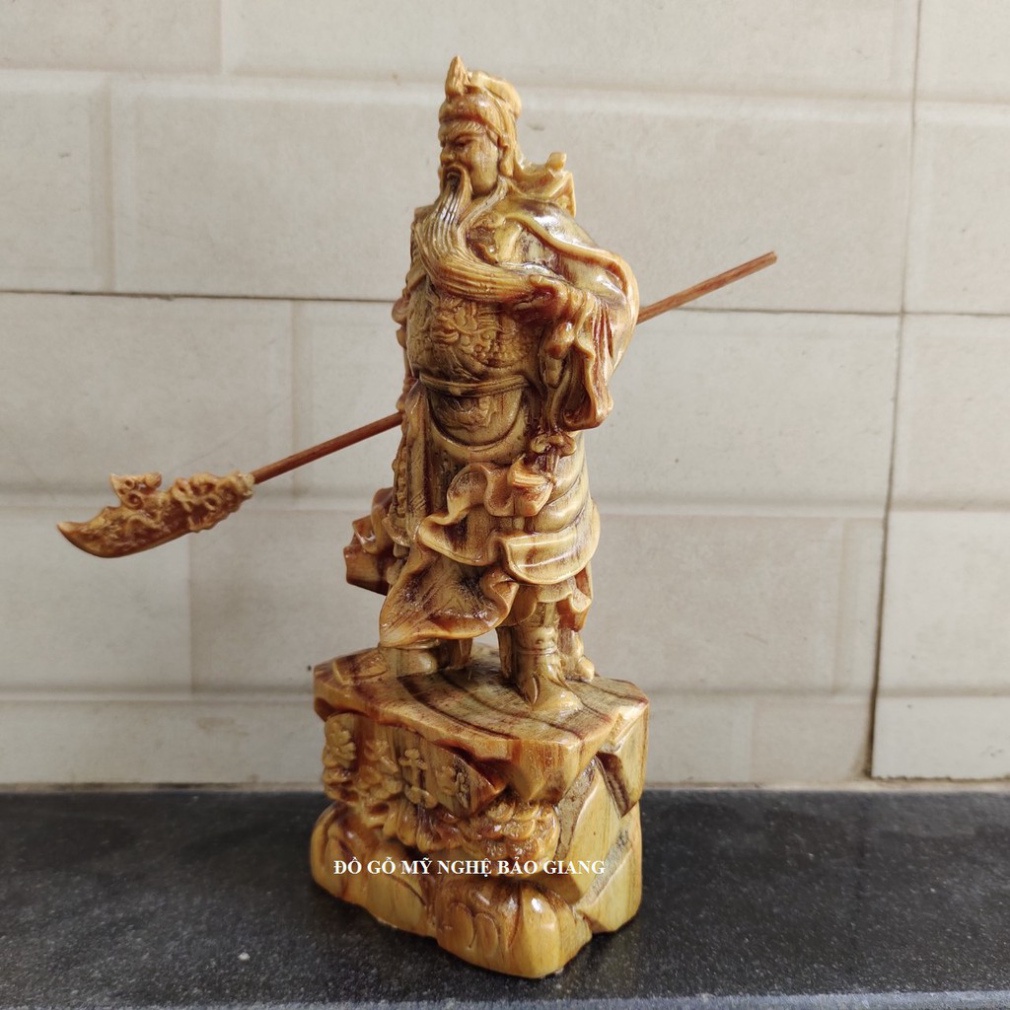 Tượng quan công gỗ huyết long