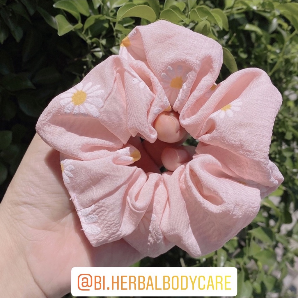 [Hàng thiết kế] Scrunchies cột tóc, buộc tóc hoạ tiết hoa cúc trắng dễ thương dành cho bạn nữ handmade