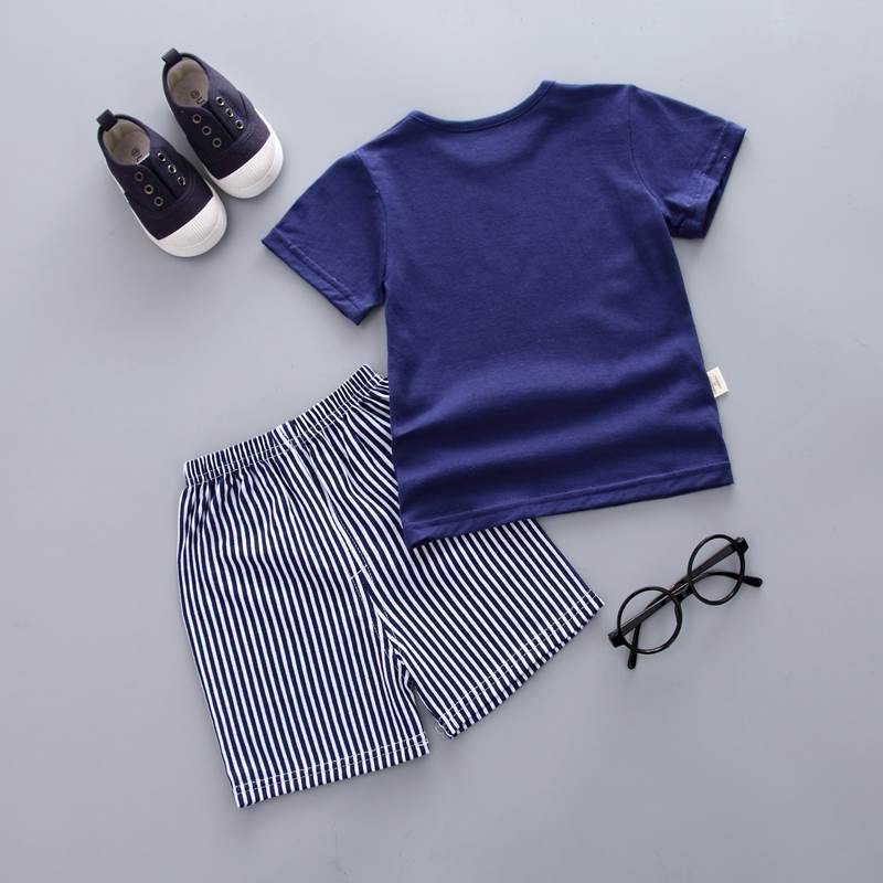 Set áo thun tay ngắn kèm quần lưng thun kẻ sọc năng động cho bé trai