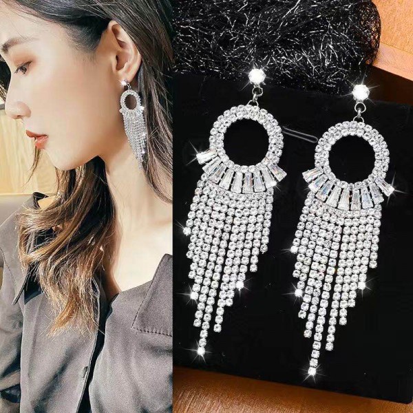 Bông Tai Dáng Dài Đính Đá Phối Tua Rua Thời Trang Cho Nữ