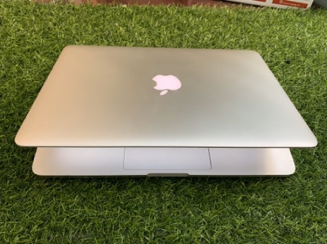 Macbook Pro MGX82 13inch Retina 2014 . Máy đẹp keng như mới vì dc dán miếng dán bảo vệ JCPAL ngay từ đầu.