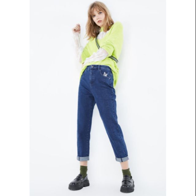 Quần jeans BERSHKA BOYFRIEND JEANS WITH CAT