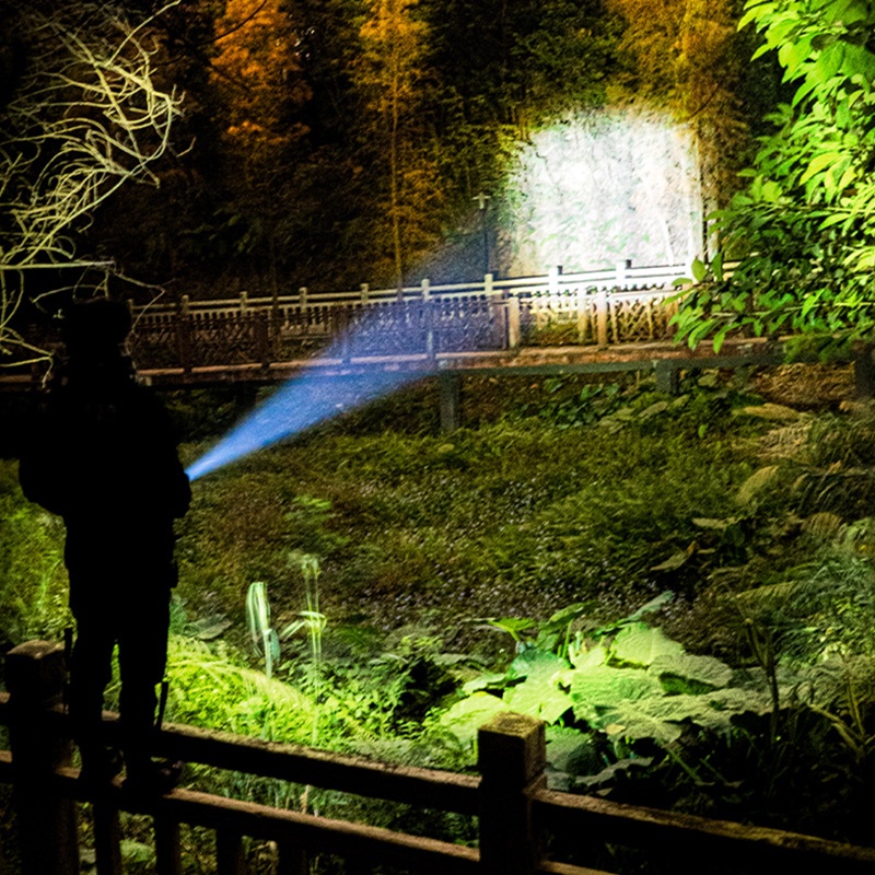 Đèn Pin LED Công Suất Cao Sạc USB Tiện Dụng