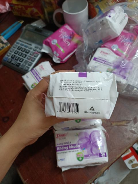 Băng vệ sinh hàng ngày Diana 20 miếng