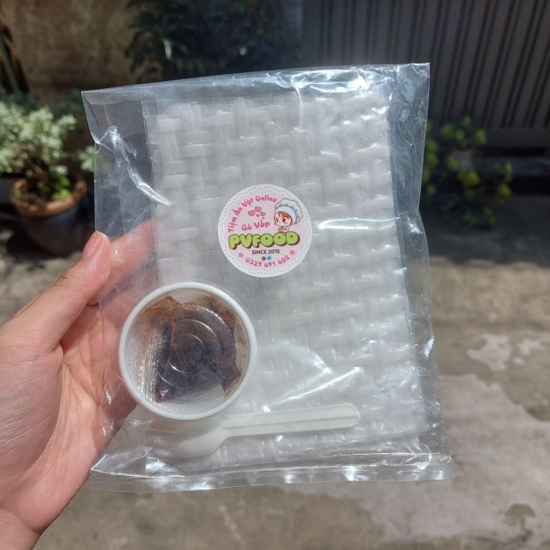 Bánh tráng chấm sốt chua cay