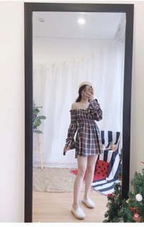Đầm caro trễ vai